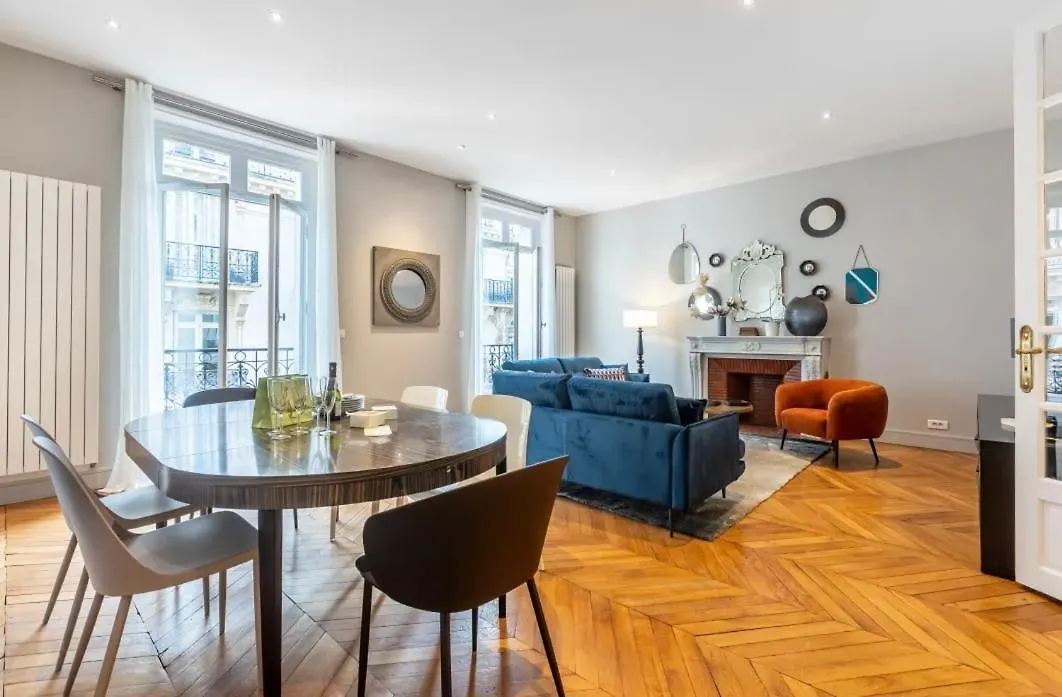 Luxurious Flat 180 M2 Champs-Elysees contacts
