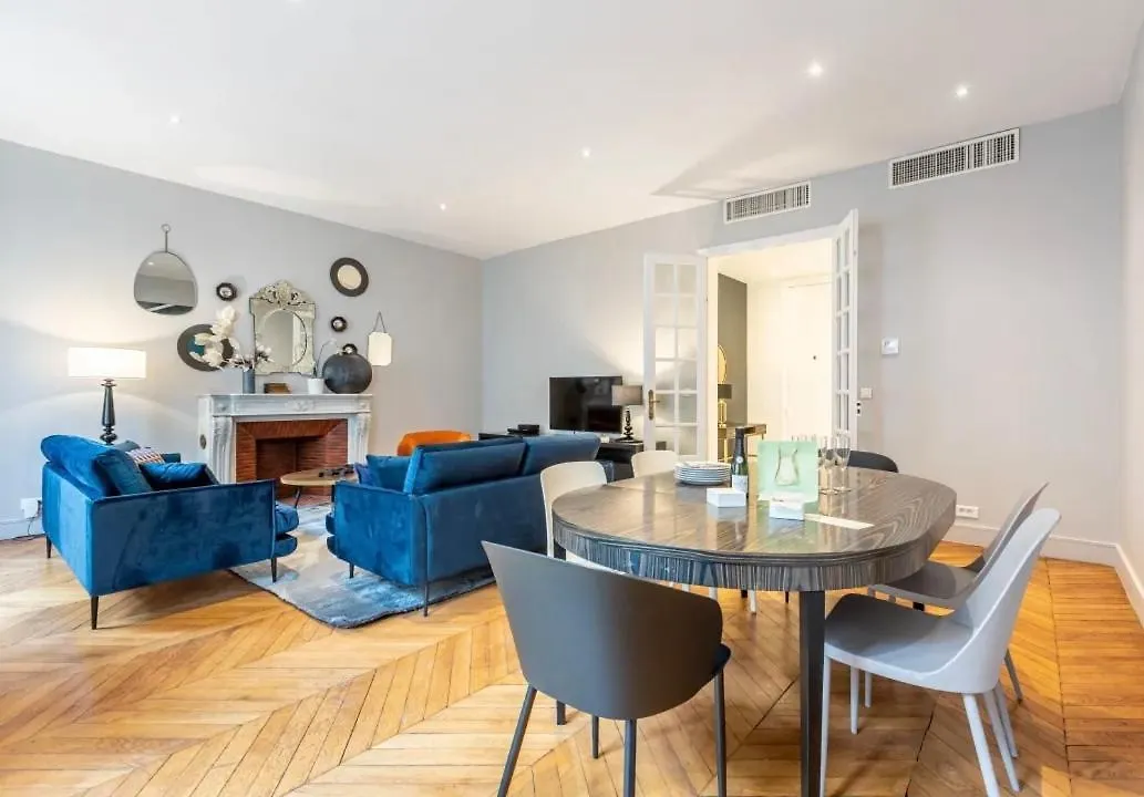 Luxurious Flat 180 M2 Champs-Elysees Apartment Paris France